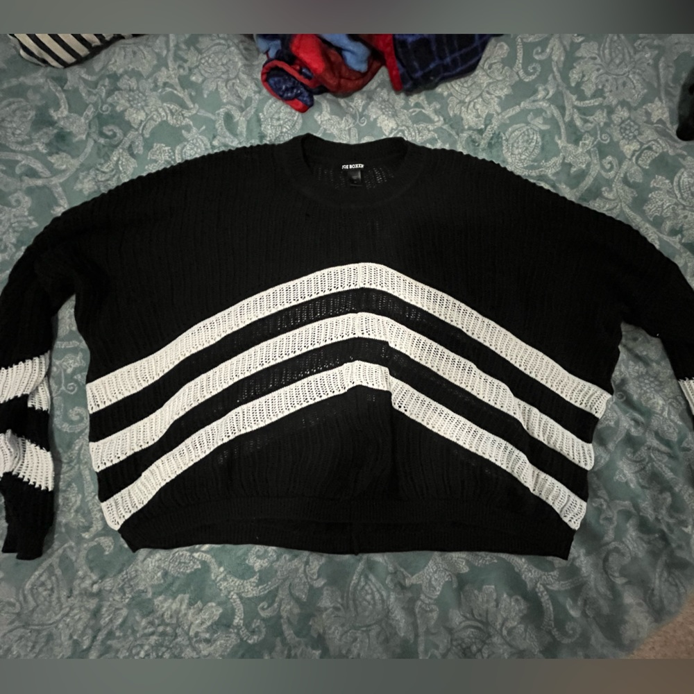 Cropped “ JoeBoxer” black and white stripped sweater